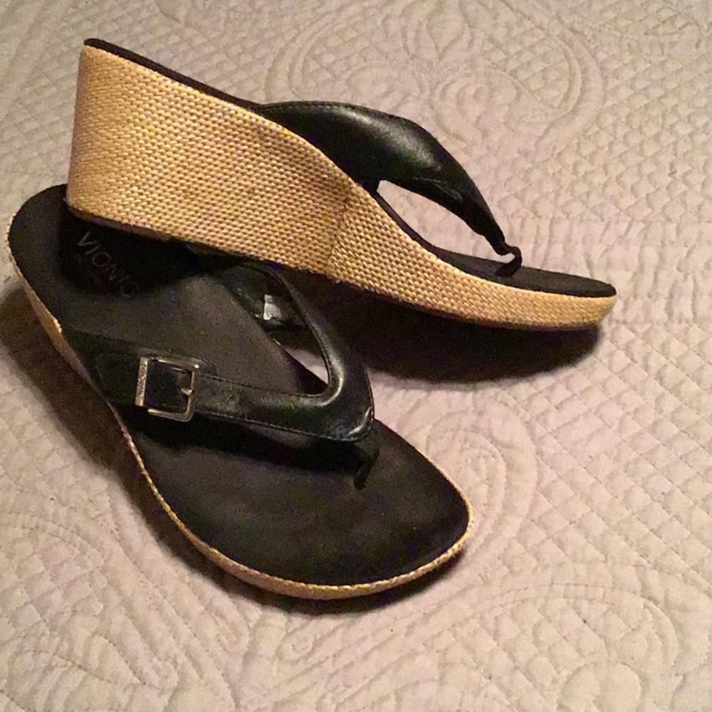 Vionic platform wedge flip flop thong sandals - Picture 2 of 3